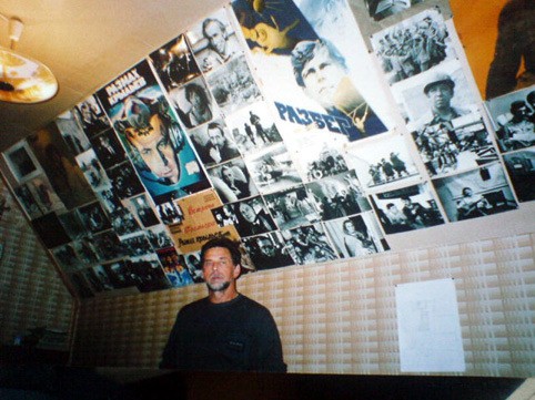 Мансарда   на даче под Питером в Карелии. Там собраны  плакаты и фотографии профессиональной жизни Г.Глаголева